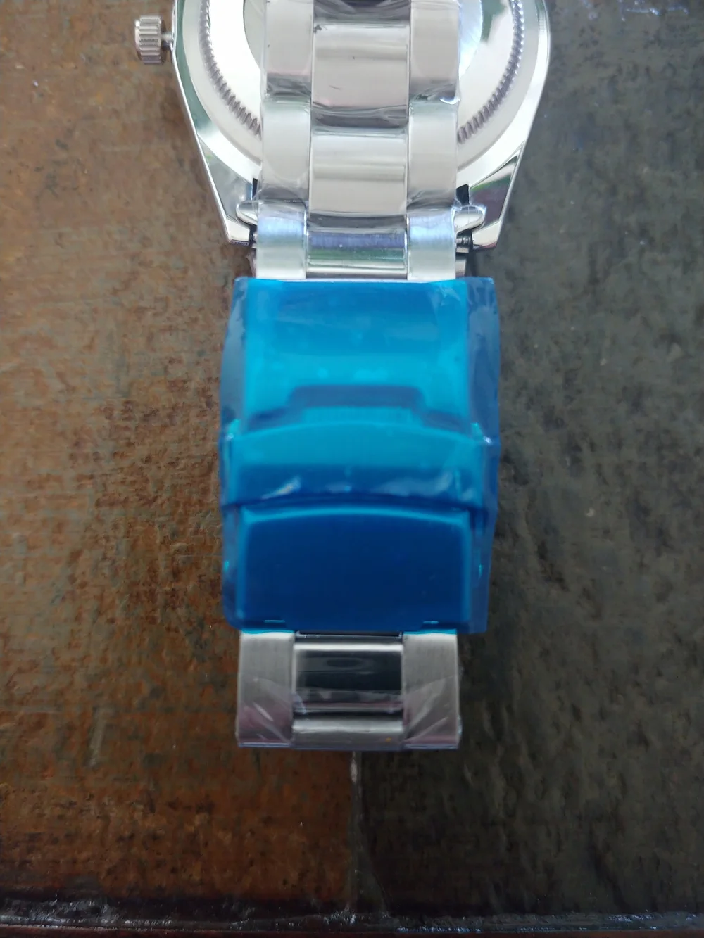 Men’s Quartz Watch with Red Dial and Stainless Bracelet